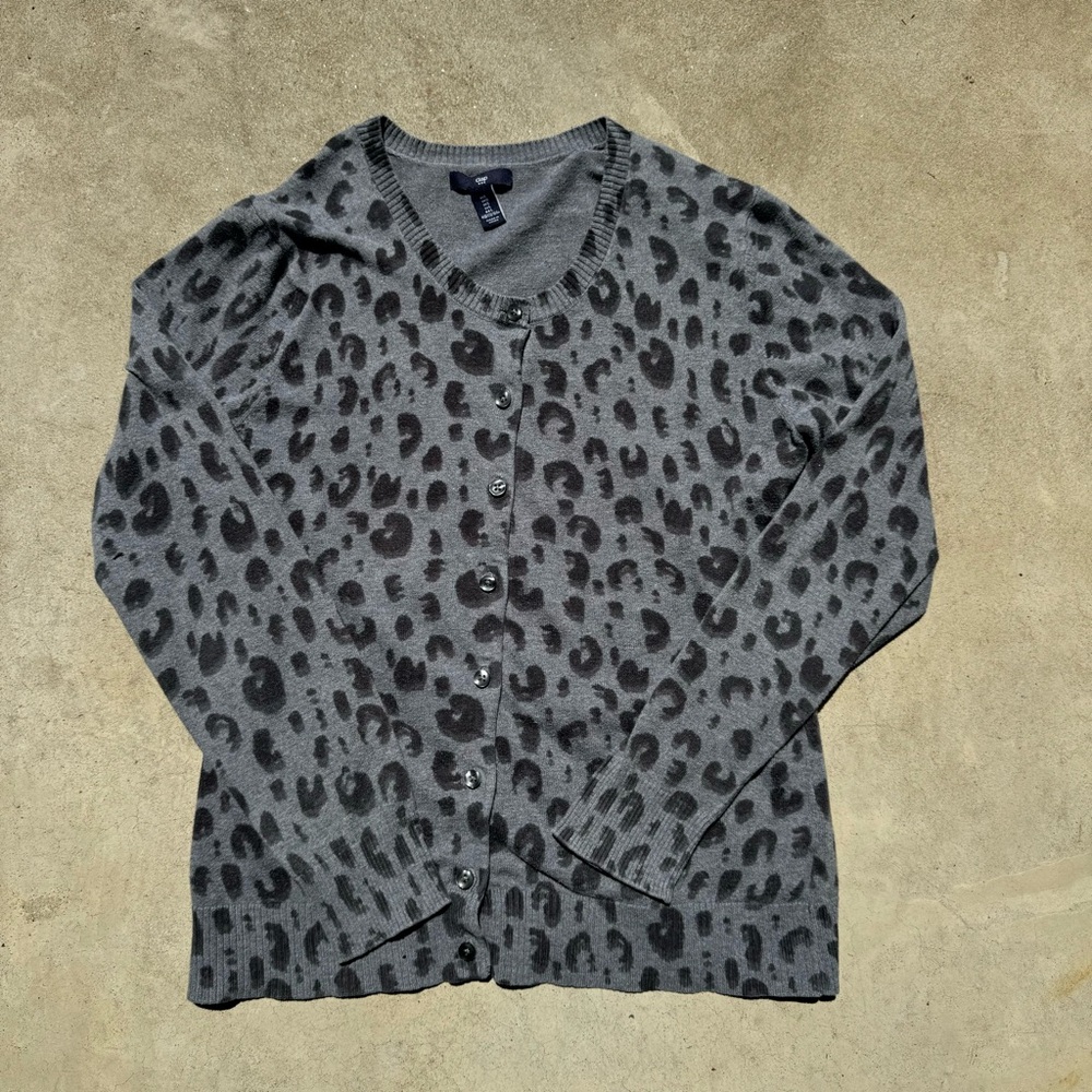 Y2K GAP Gray Leopard-Print Button Cardigan cheetah print